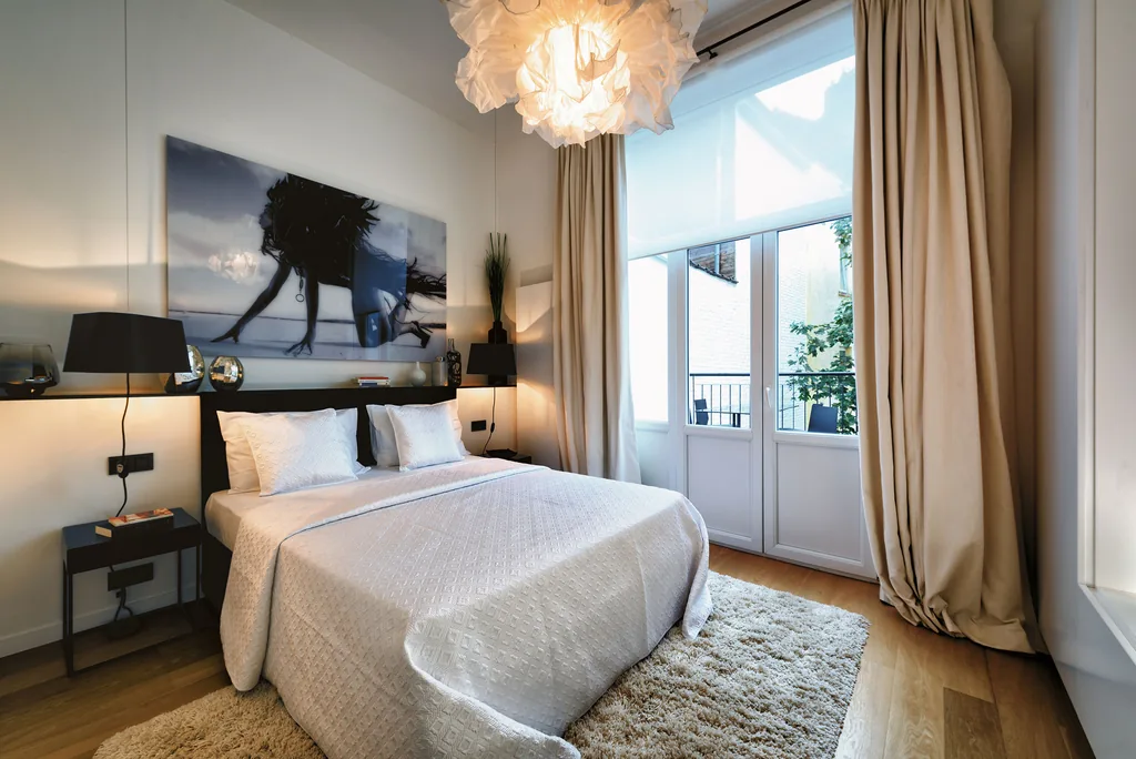 Chambre et balcon d’Amazone 3, appartement meublé à Bruxelles