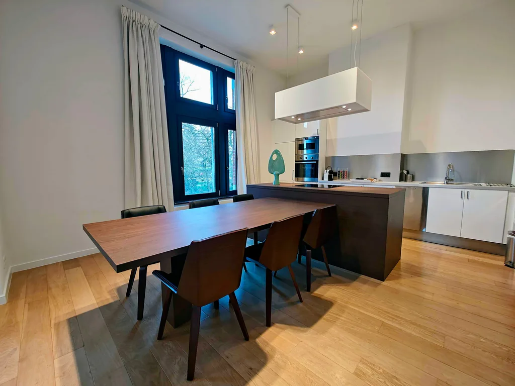 Cuisine et espace repas de Palmerston 2, appartement meublé à Bruxelles