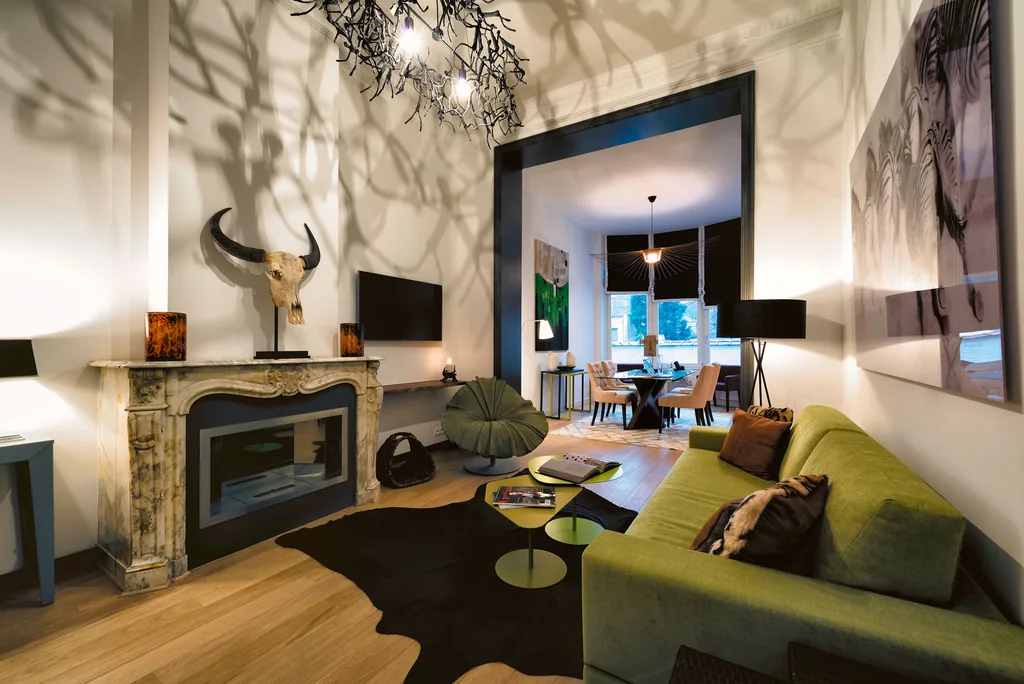 Living room and fireplace at Paul Lauters 2, furnished apartment in Brussels