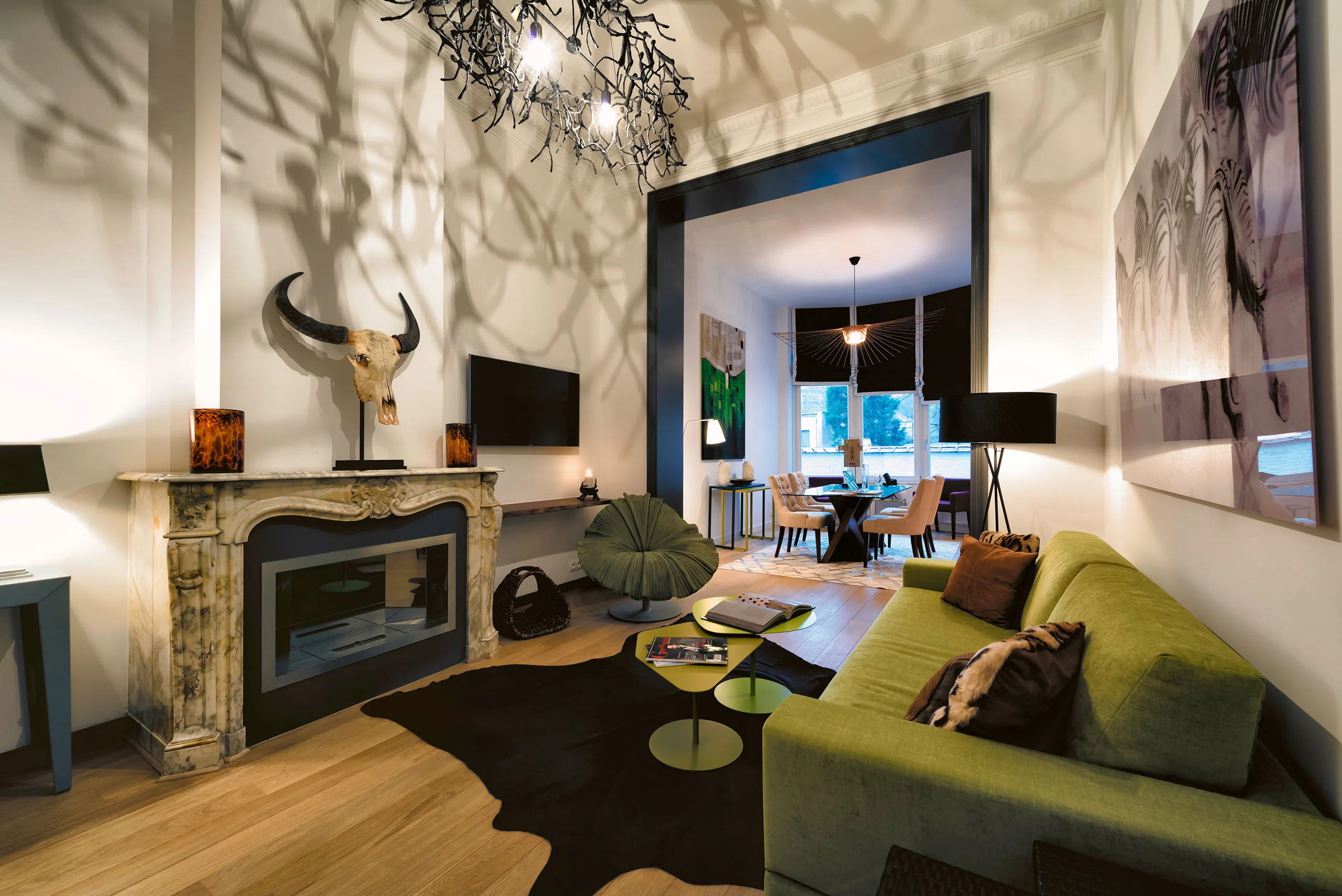 Séjour avec cheminée de Paul Lauters 2, appartement meublé à Bruxelles